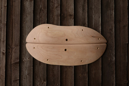 A carved elm edge. Type of wood: elm. Dimensions(LxWxH): 67x18 och 17x4. Eco-friendly holds for modern indoor climbing.