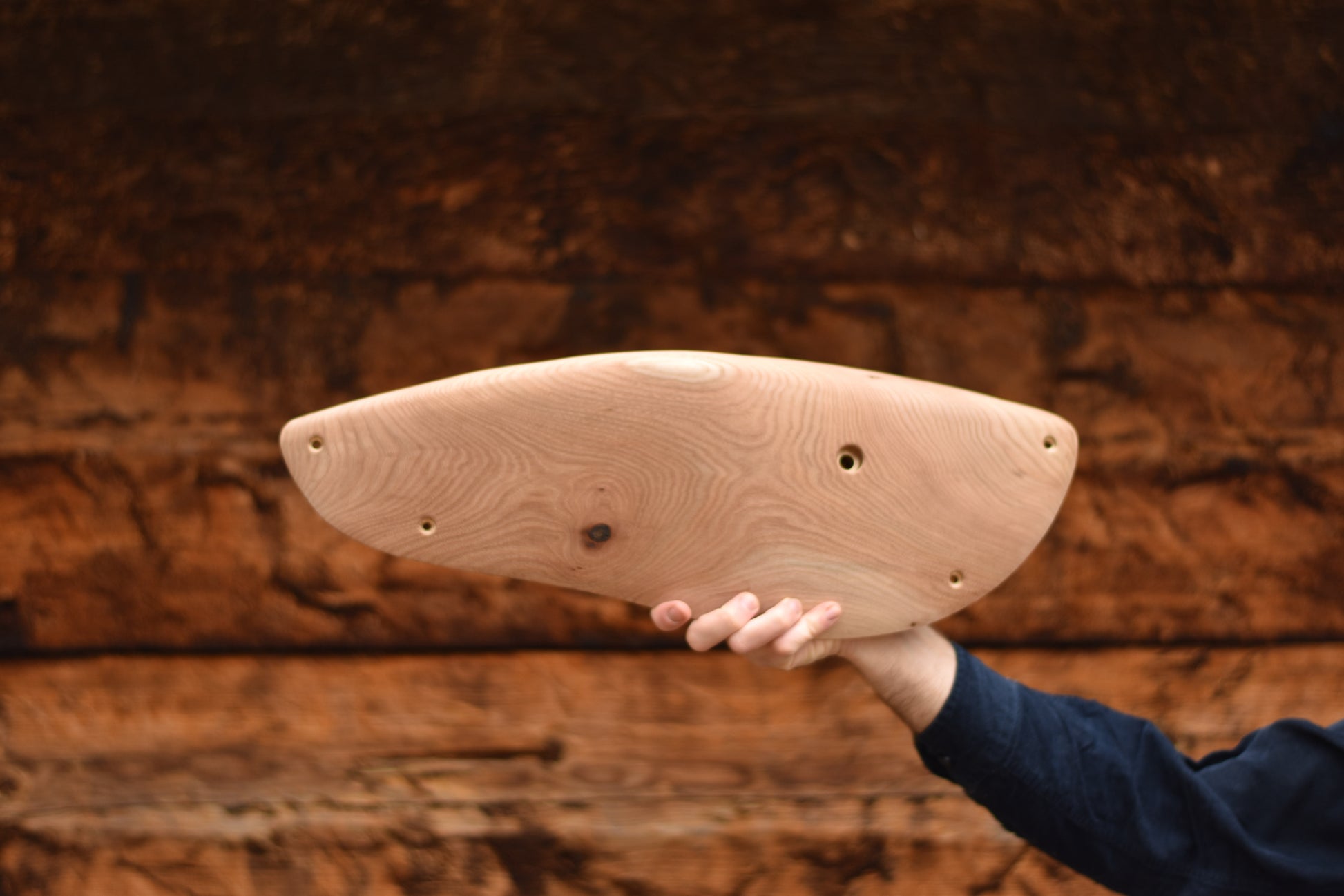 A carved elm jugg. Type of wood: elm. Dimensions(LxWxH): 54.5x19x7. Eco-friendly holds for modern indoor climbing.