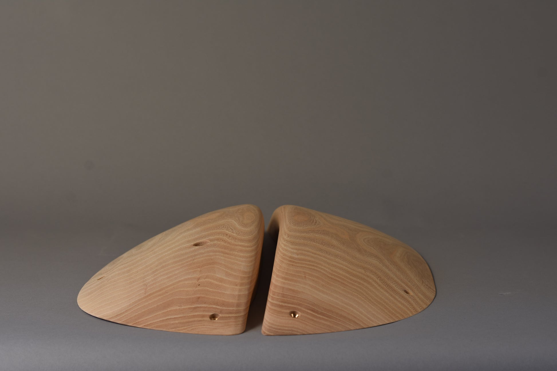 A carved elm edge. Type of wood: elm. Dimensions(LxWxH): 67.5x20-19x7.5. Eco-friendly holds for modern indoor climbing.