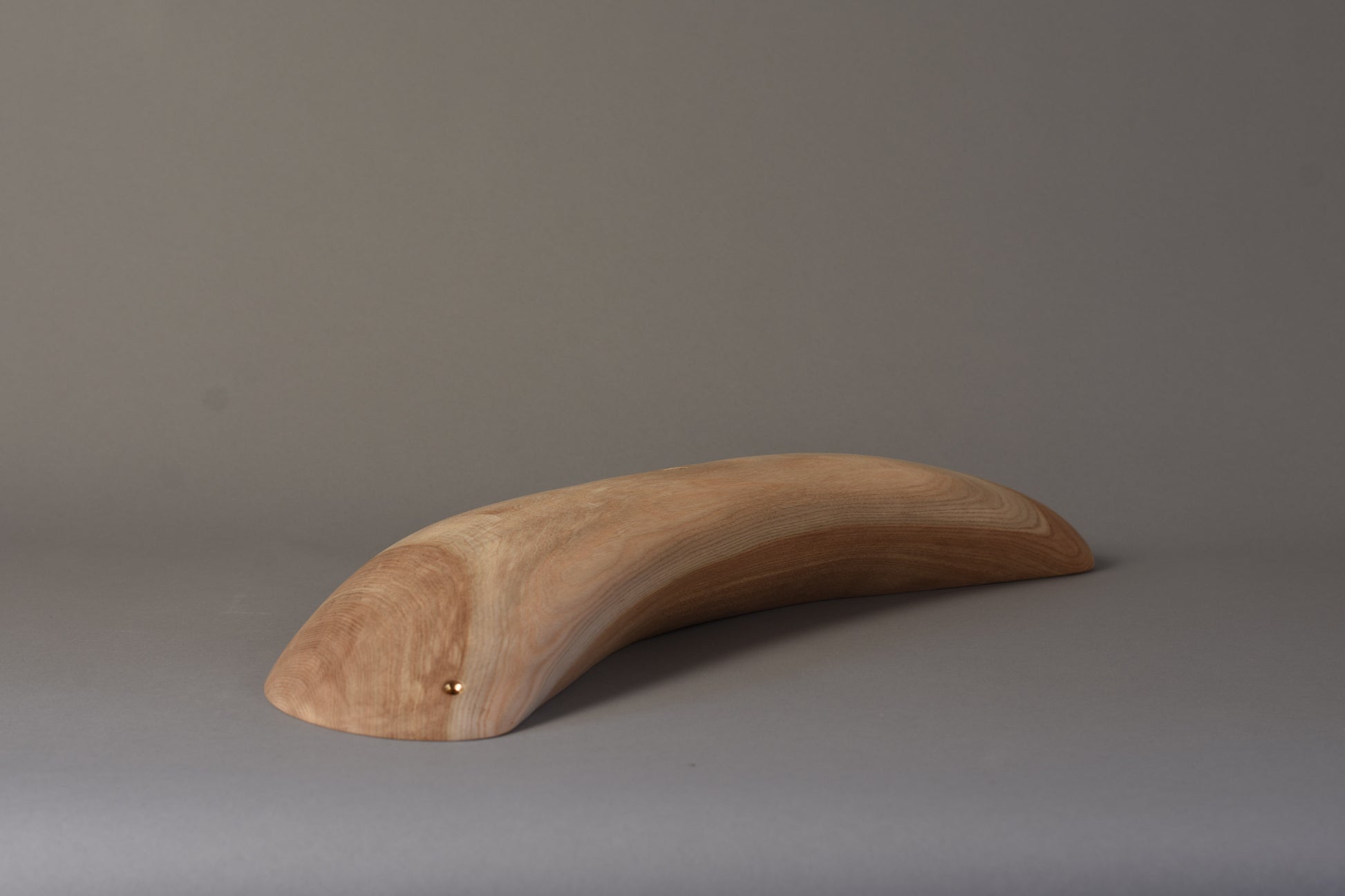 A carved elm jugg. Type of wood: elm. Dimensions(LxWxH): 67x19x9. Eco-friendly holds for modern indoor climbing.